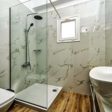 Amoudi Hotell 4*