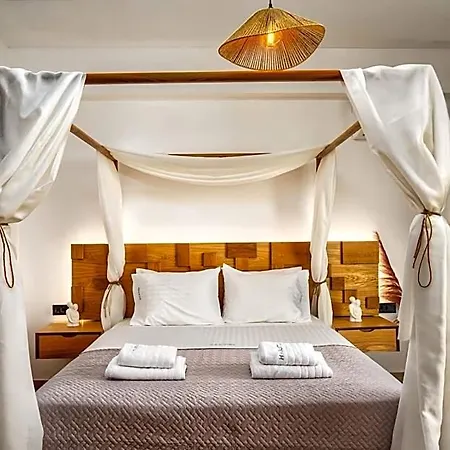 Amoudi Hotell 4*