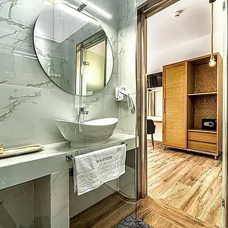 Amoudi Hotell Plános