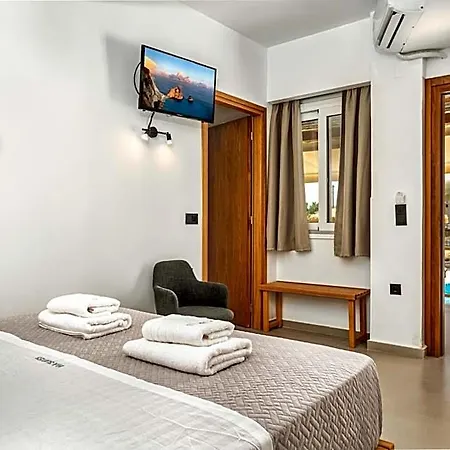 Amoudi Hotell 4*